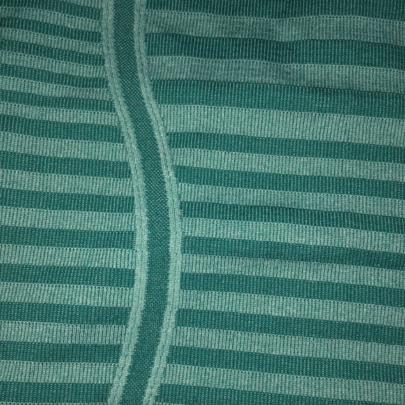 Lululemon workout long sleeve - Picture 3 of 3